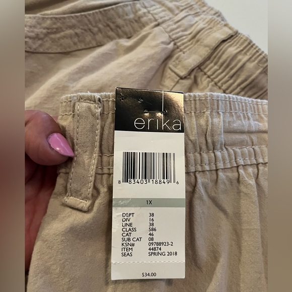 1X ERIKA CROPS - Picture 4 of 11